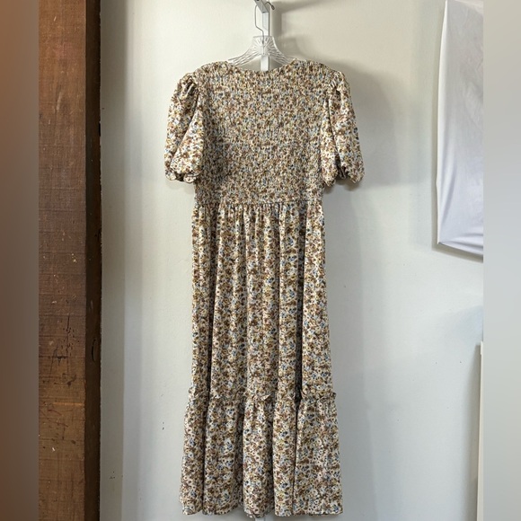 Moon River V-neck Smocked Floral Dress with Puff Sleeves - Picture 3 of 5